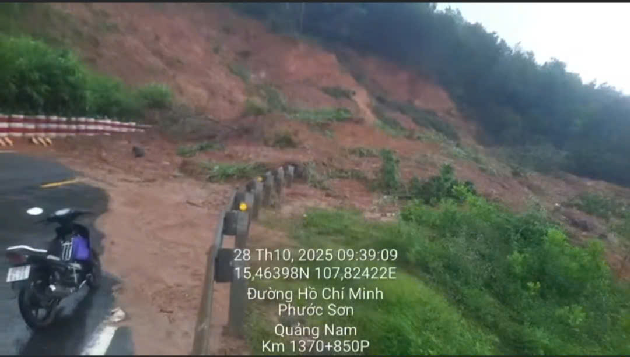 Lò Xo 山口交通堵塞,新增多处滑坡点,居民为司机提供食物补给